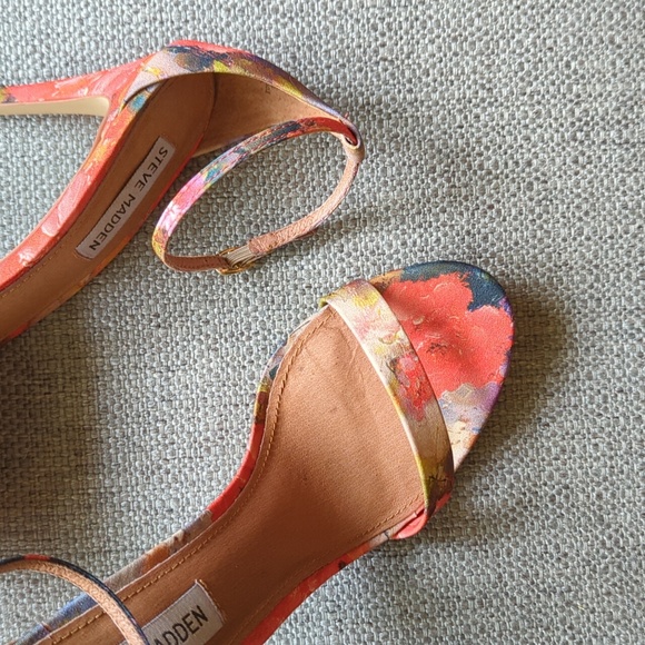 SOLD 👠 Steve Madden floral strappy heels - Picture 7 of 8